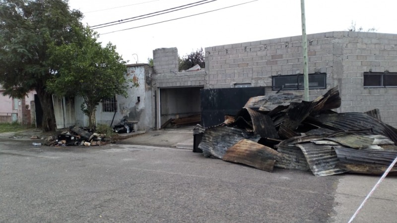 Trgico incendio en una casa: fallecieron una mujer y sus dos hijos